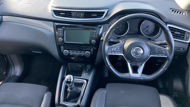 Nissan Qashqai 1.3 DiG-T N-Connecta 5dr Petrol Hatchback